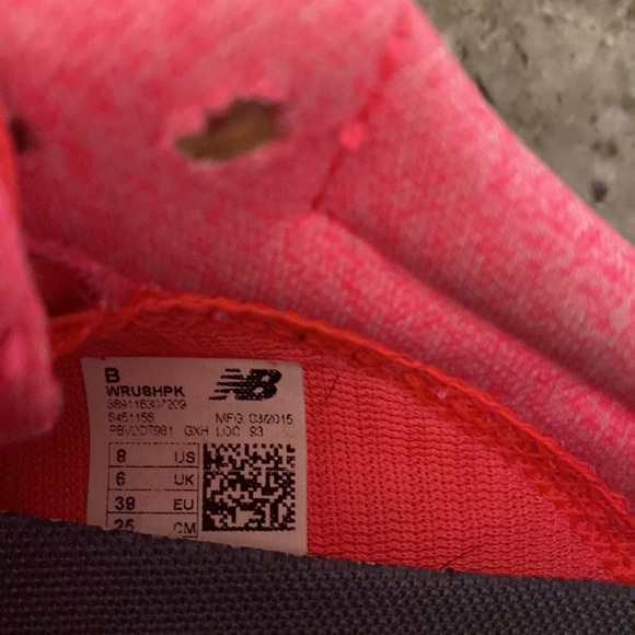 Women’s New Balance size US 8 Sneakers - Picture 3 of 6